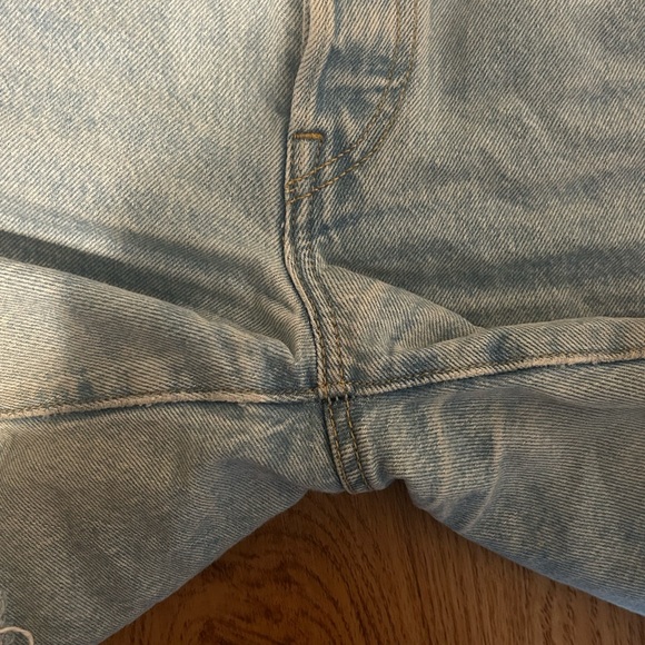 Levi’s 501 mid length shorts! - Picture 5 of 9